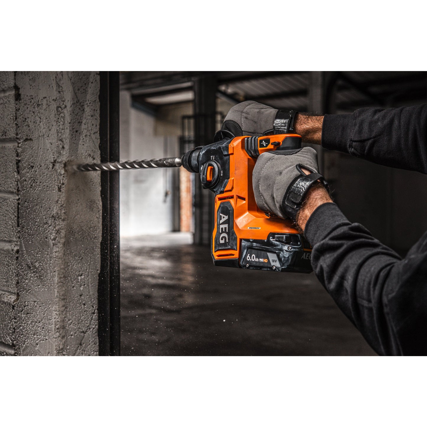 Ciocan rotopercutor SDS Plus AEG Ciocan rotopercutor SDS-PLUS 18V cu motor fără perii, BBH18BL2-0, 4935480697
