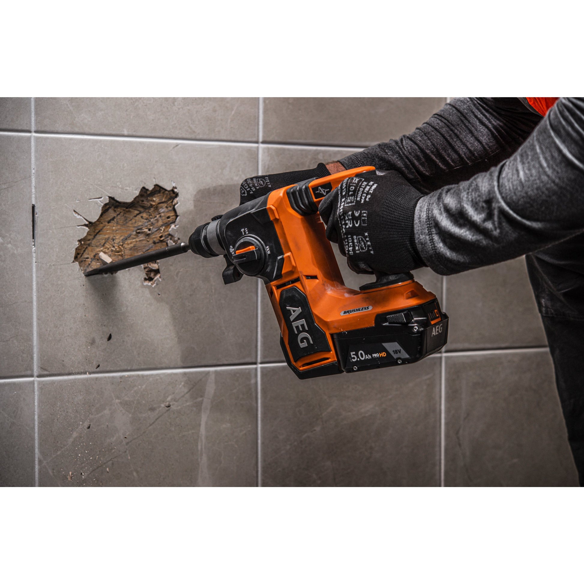 Ciocan rotopercutor SDS Plus AEG Ciocan rotopercutor SDS-PLUS 18V cu motor fără perii, BBH18BL2-0, 4935480697