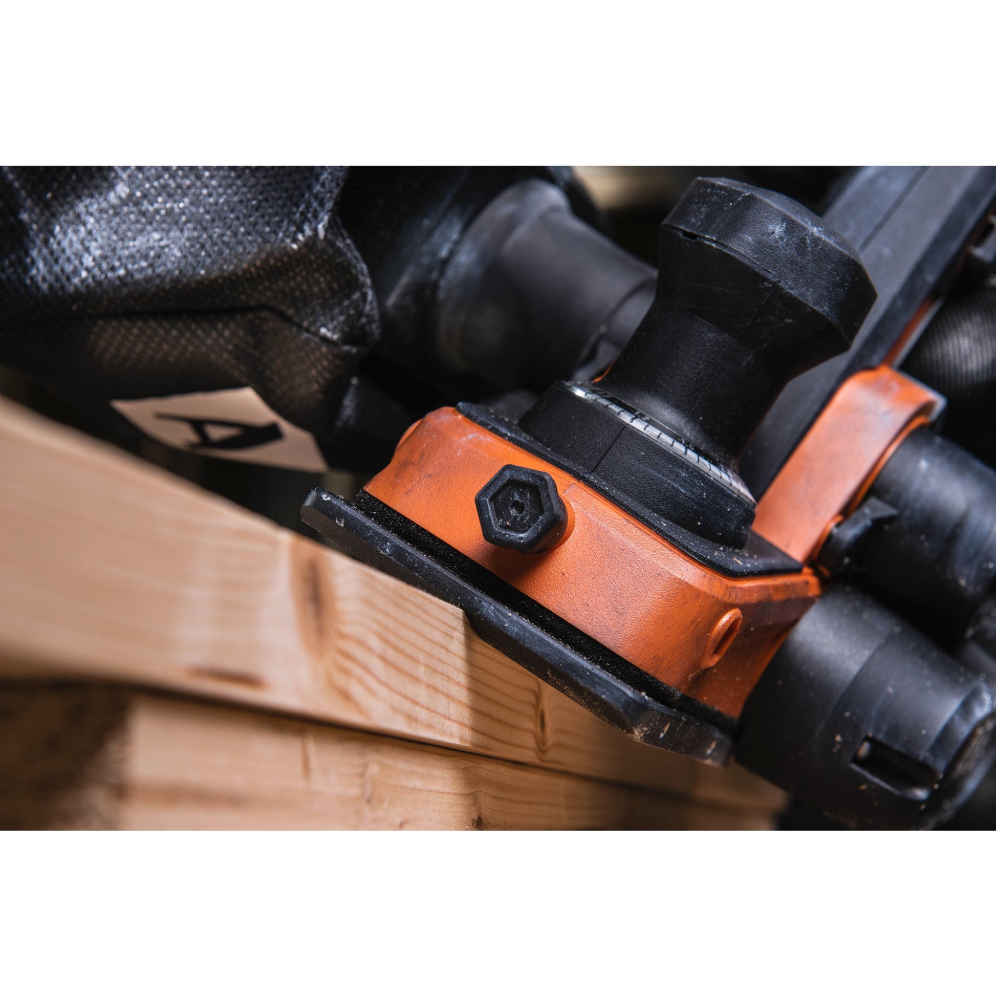 Mașină de rindeluit AEG MAȘINĂ DE RINDELUIT FĂRĂ PERII 18 V, BHO18BL - 0, 4935464988