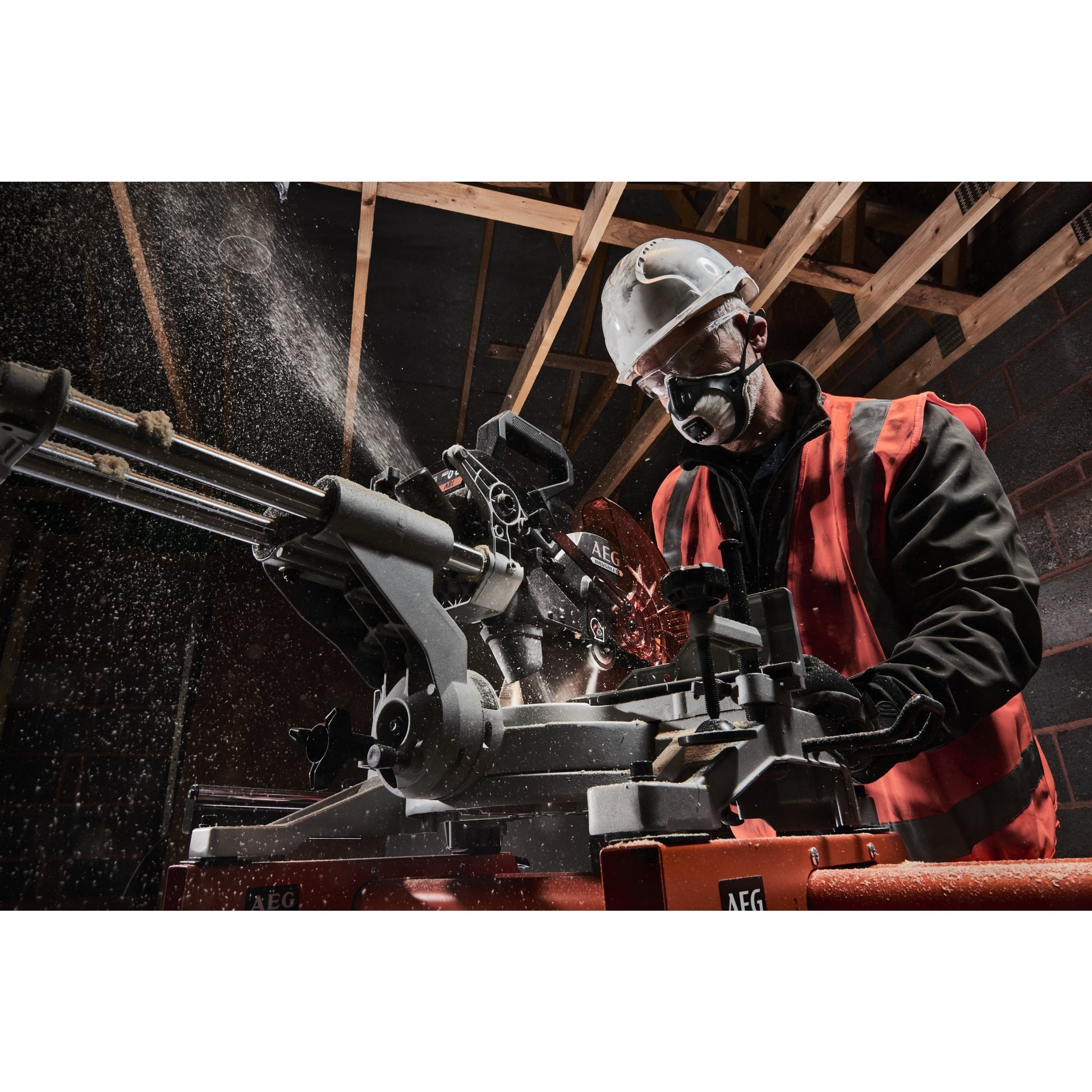 Fierăstrău pentru tăieri înclinate AEG Fierăstrău tăieri înclinate culisant cu motor fără perii 18 V, BPS18-254BL-0, 4935459336
