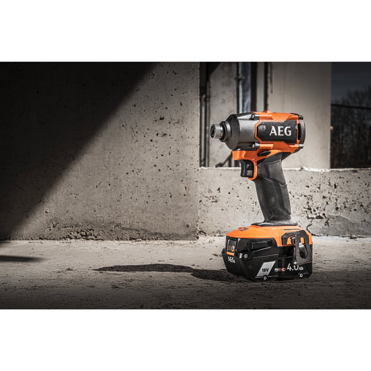 Mașină de înșurubat cu impact AEG Mașină de înșurubat cu impact 18V, motor fără perii, BSS18C3B3-0, 4935478940