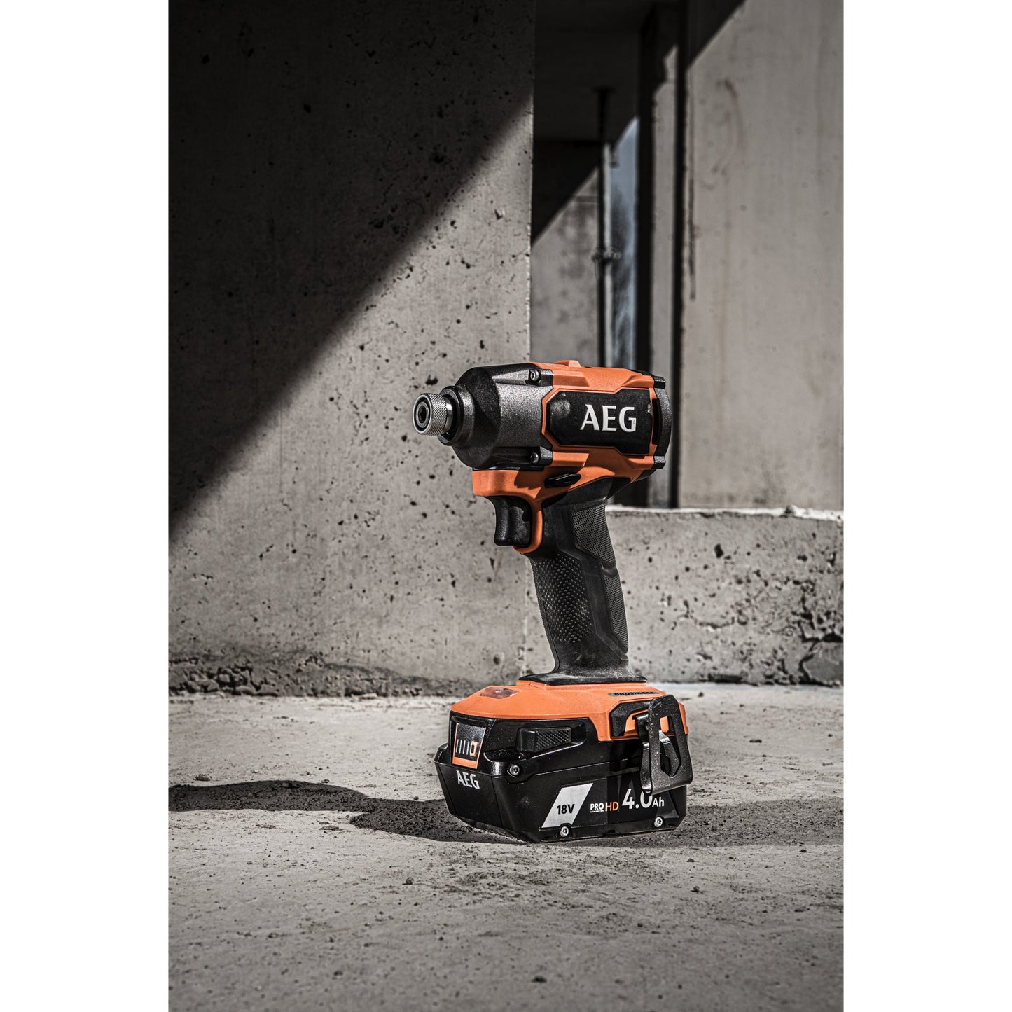 Mașină de înșurubat cu impact AEG Mașină de înșurubat cu impact 18V, motor fără perii, BSS18C3B3-0, 4935478940