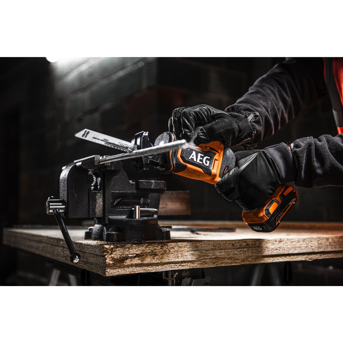 Fierăstrău sabie AEG Ferăstrău sabie SubCompact 18V cu motor fără perii, BUS18SBL-0, 4935479662