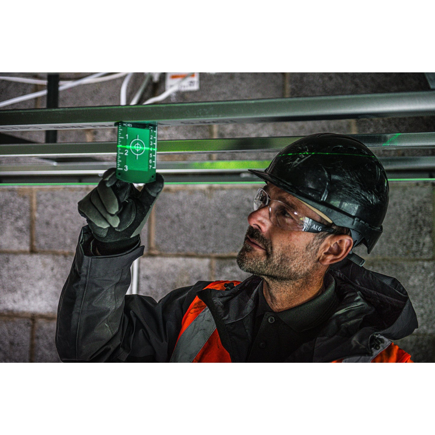 Nivelă laser AEG Nivelă Laser cu 2 linii în cruce, lumină verde, set cu accesorii, CLG220-K, 4935472254