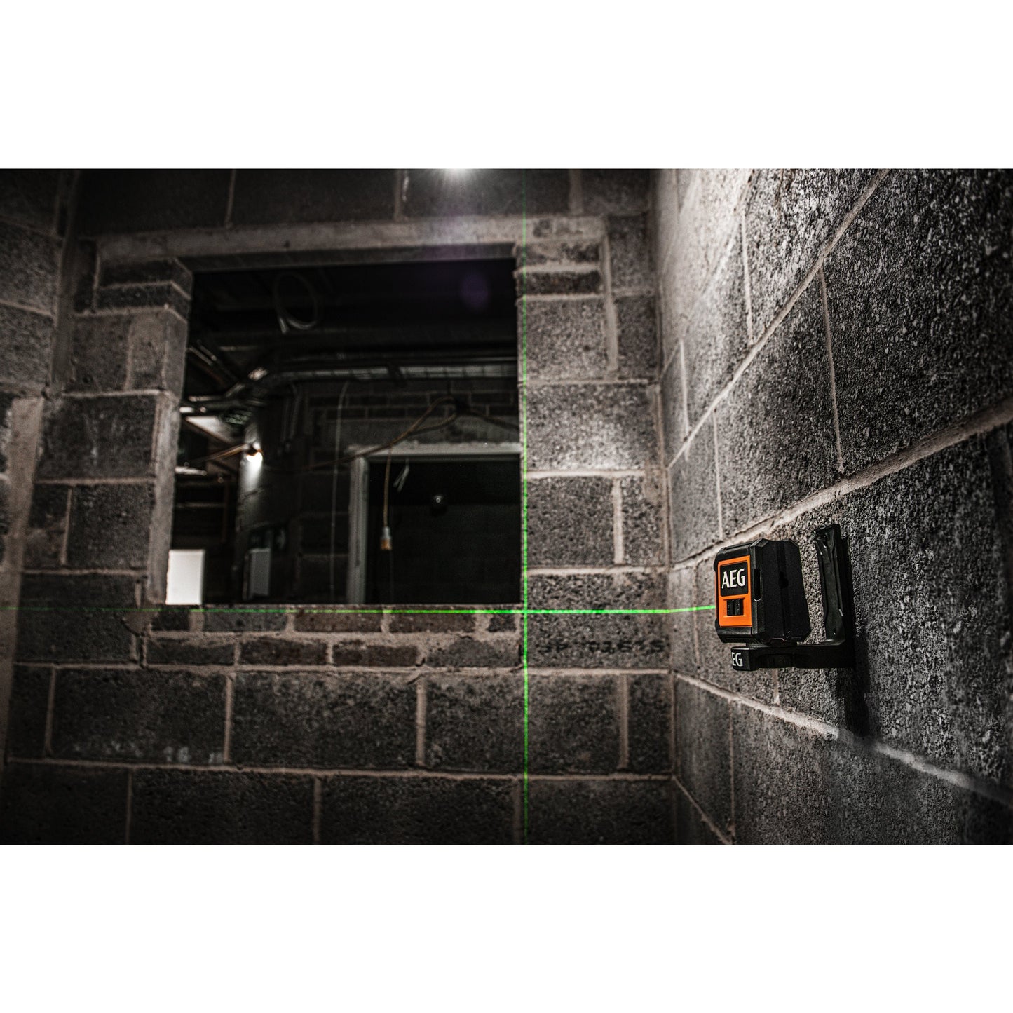 Nivelă laser AEG Nivelă Laser cu 2 linii în cruce, lumină verde, set cu accesorii, CLG220-K, 4935472254