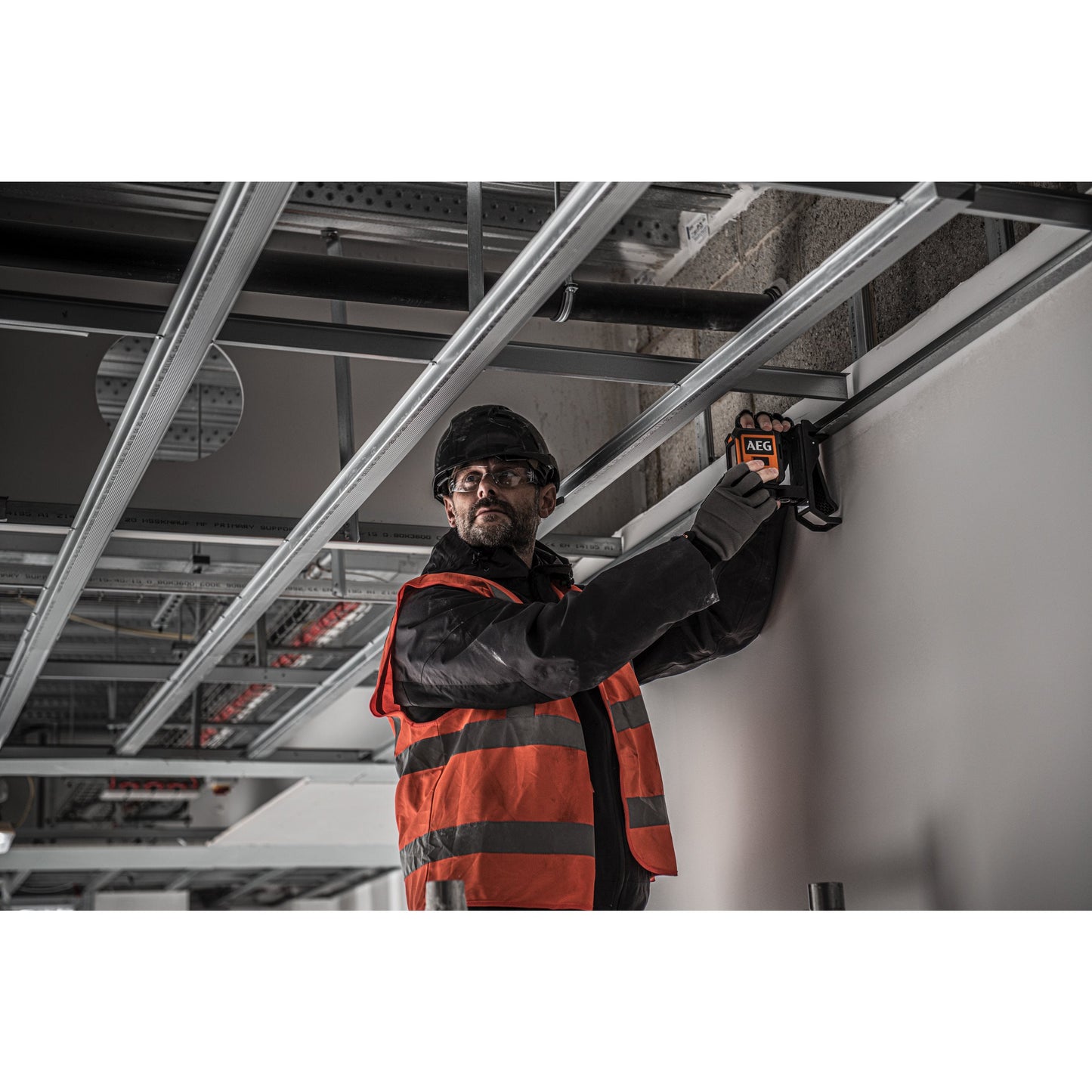 Nivelă laser AEG Nivelă Laser cu 2 linii în cruce, lumină verde, set cu accesorii, CLG220-K, 4935472254