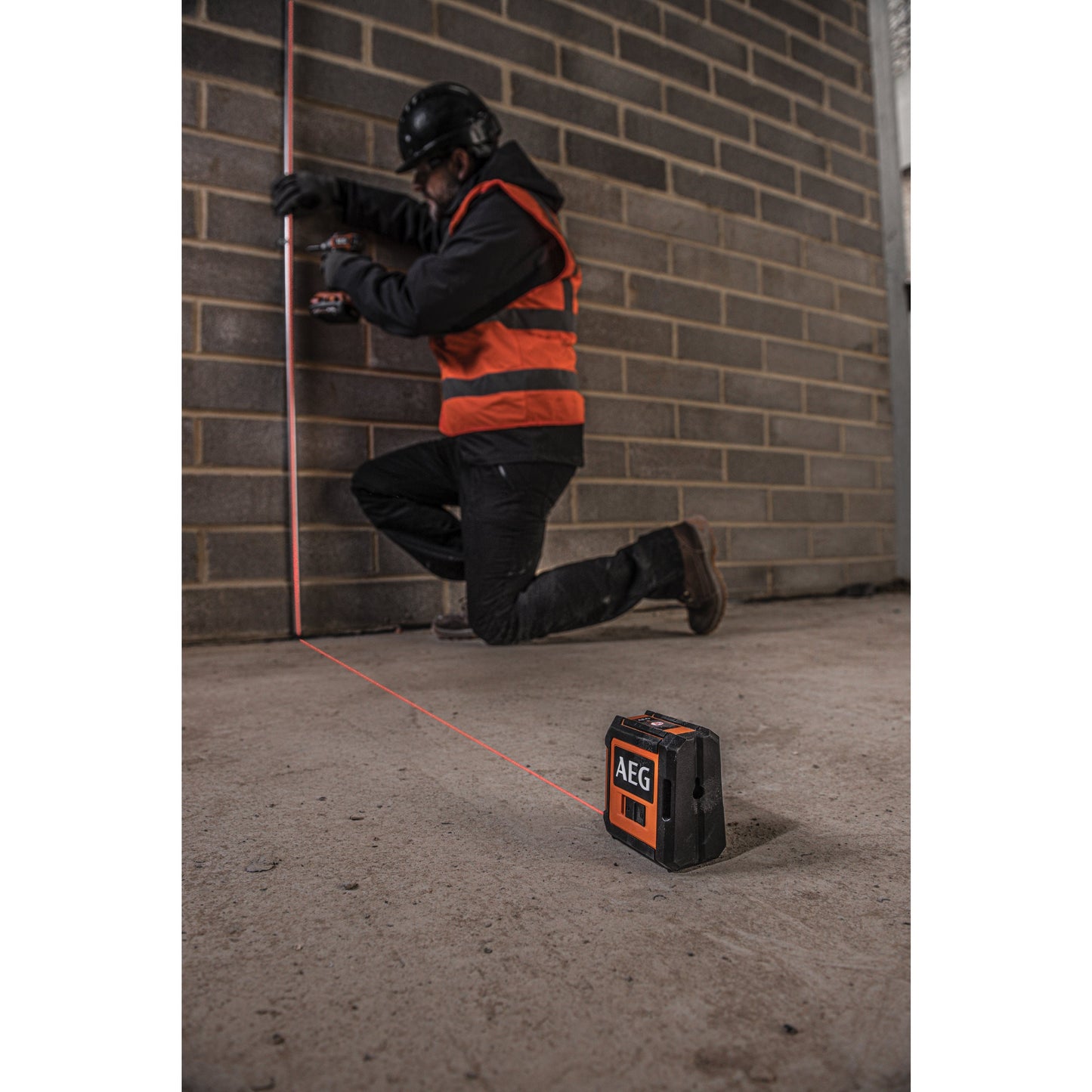 Nivelă laser AEG Nivelă Laser cu 2 linii în cruce, lumină roșie, CLR215-B, 4935472252