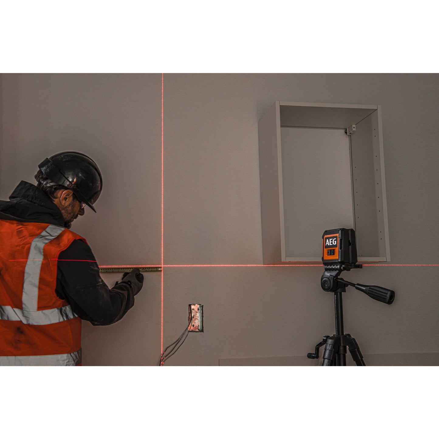 Nivelă laser AEG Nivelă Laser cu 2 linii în cruce, lumină roșie, CLR215-B, 4935472252