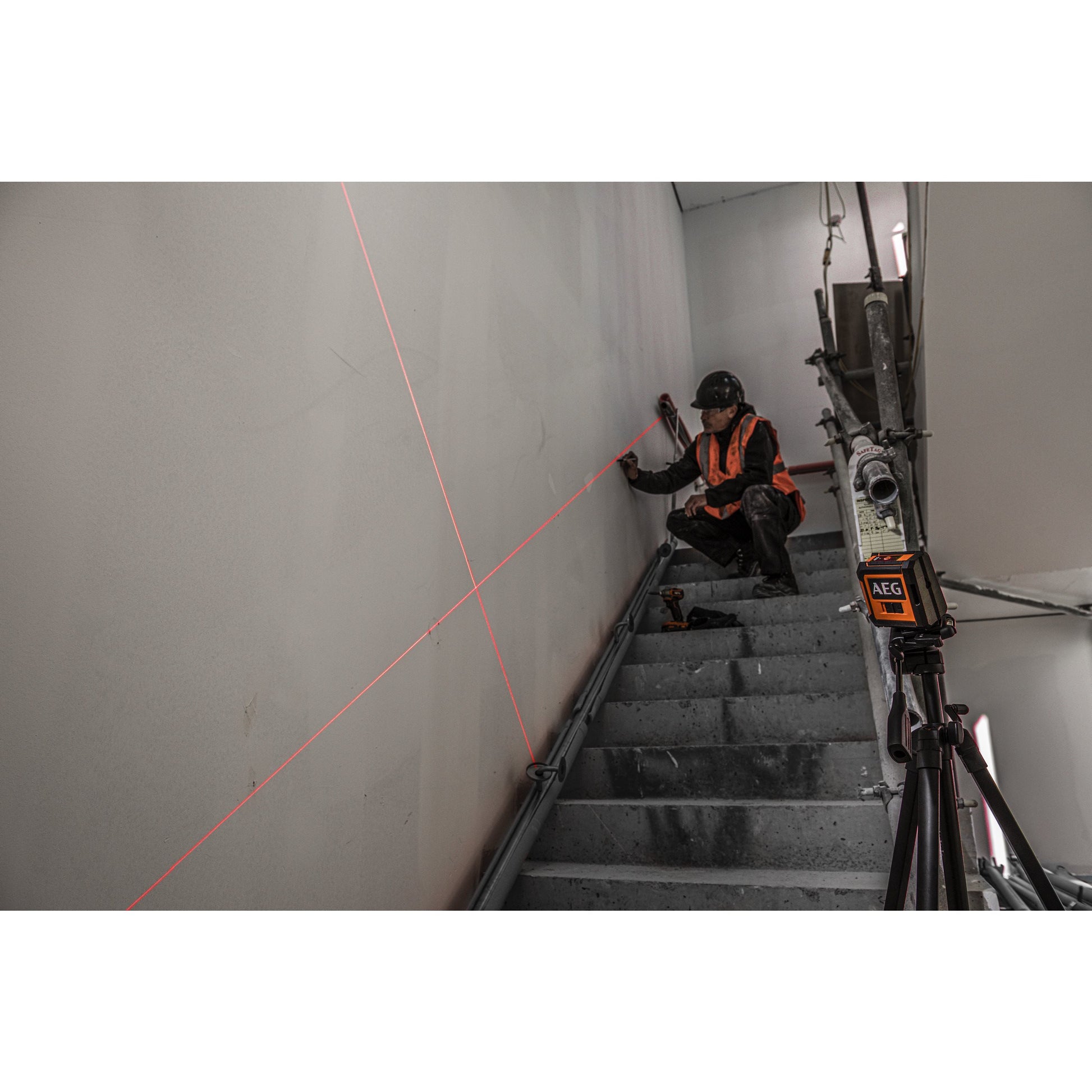 Nivelă laser AEG Nivelă Laser cu 2 linii în cruce, lumină roșie, CLR215-B, 4935472252