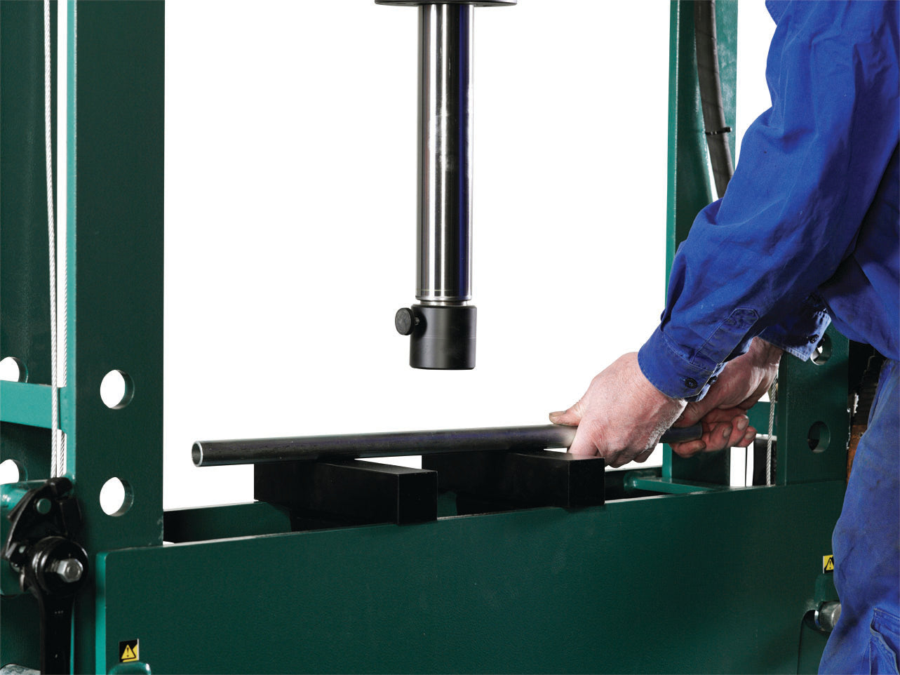 Presa hidraulica de atelier 25T, cu troliu pentru reglarea mesei - HP 25 W