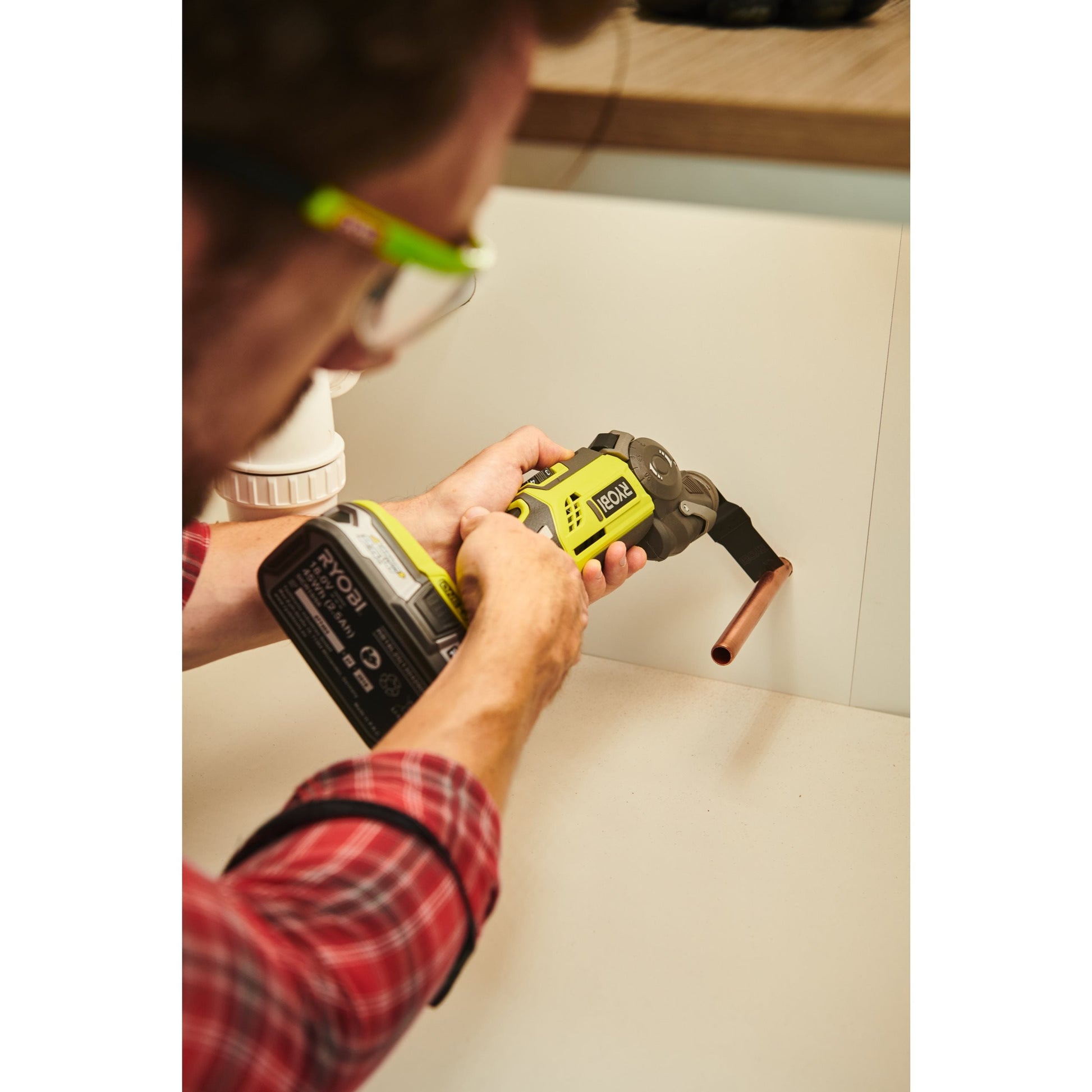 Masina multifunctionala 18V ONE+, cap pivotant (fara acumulator) - R18MT-0
