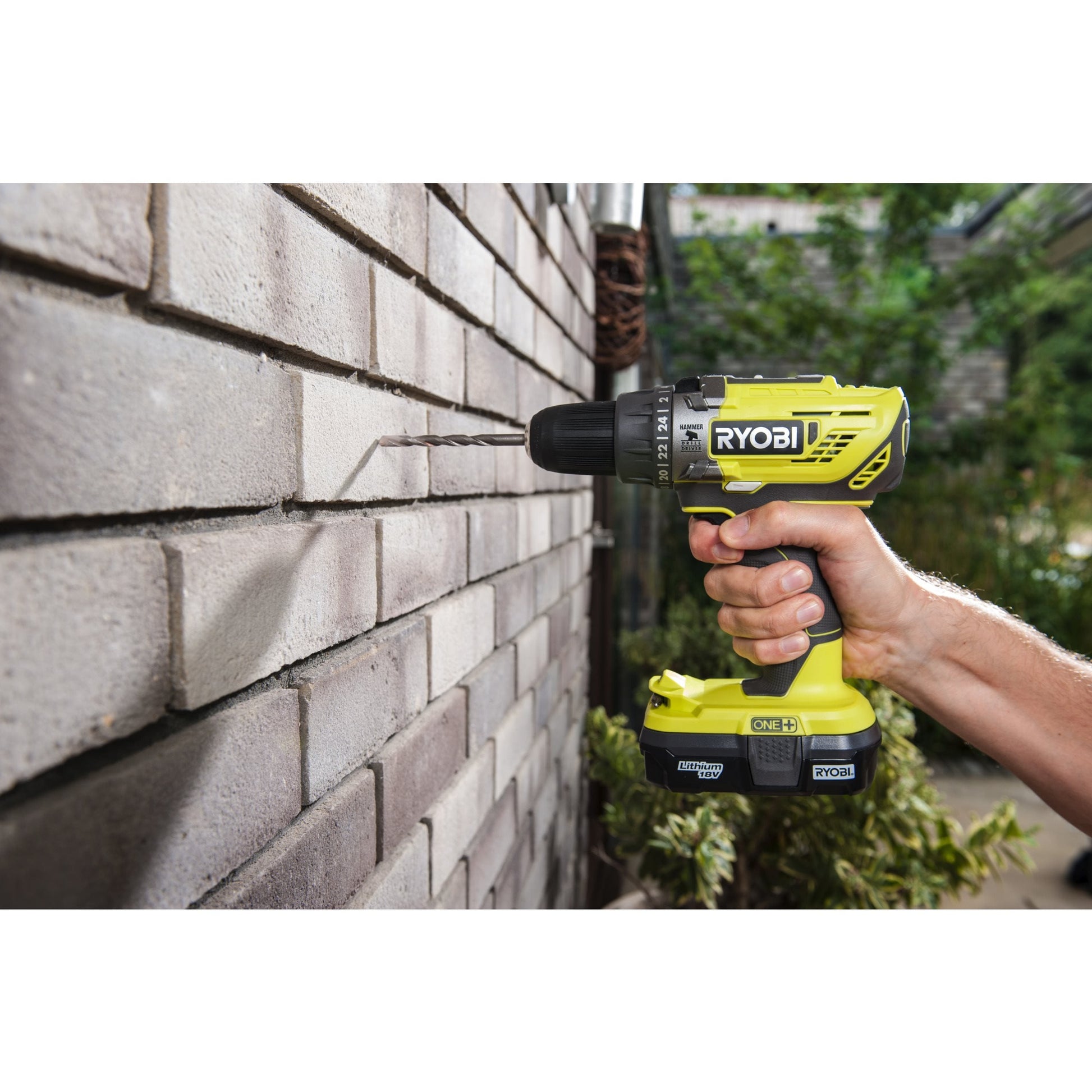 Masina de gaurit cu percutie 18V ONE+, cu 2 acumulatori de 2.0Ah - R18PD3-220S