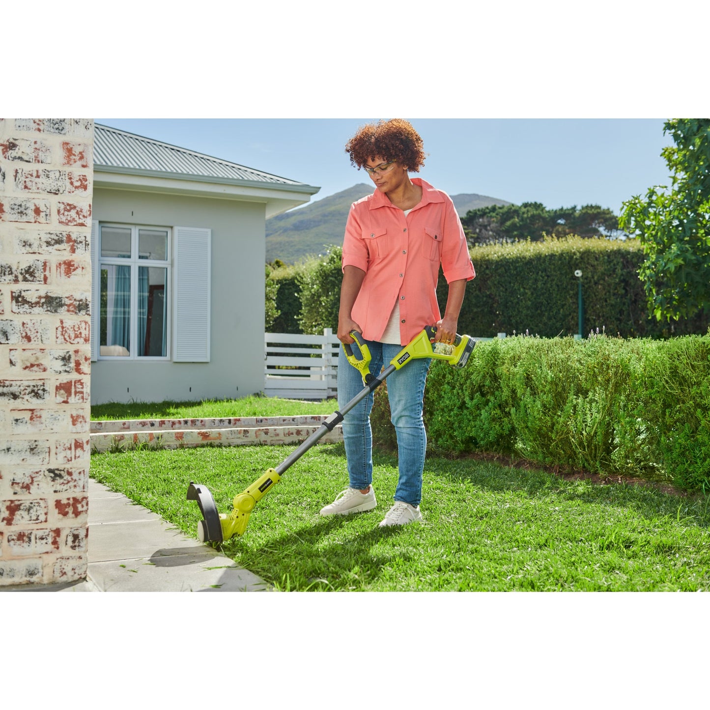 Trimmer iarba 18V ONE+, latime taiere 25/30cm, cu 2 acumulatori de 2.0Ah - RLT183222S