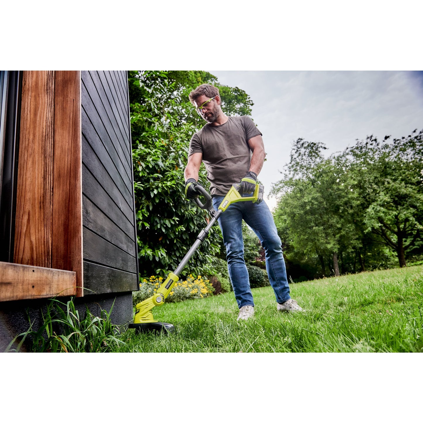 Trimmer iarba 18V ONE+, latime taiere 25/30cm, cu 2 acumulatori de 2.0Ah - RLT183222S