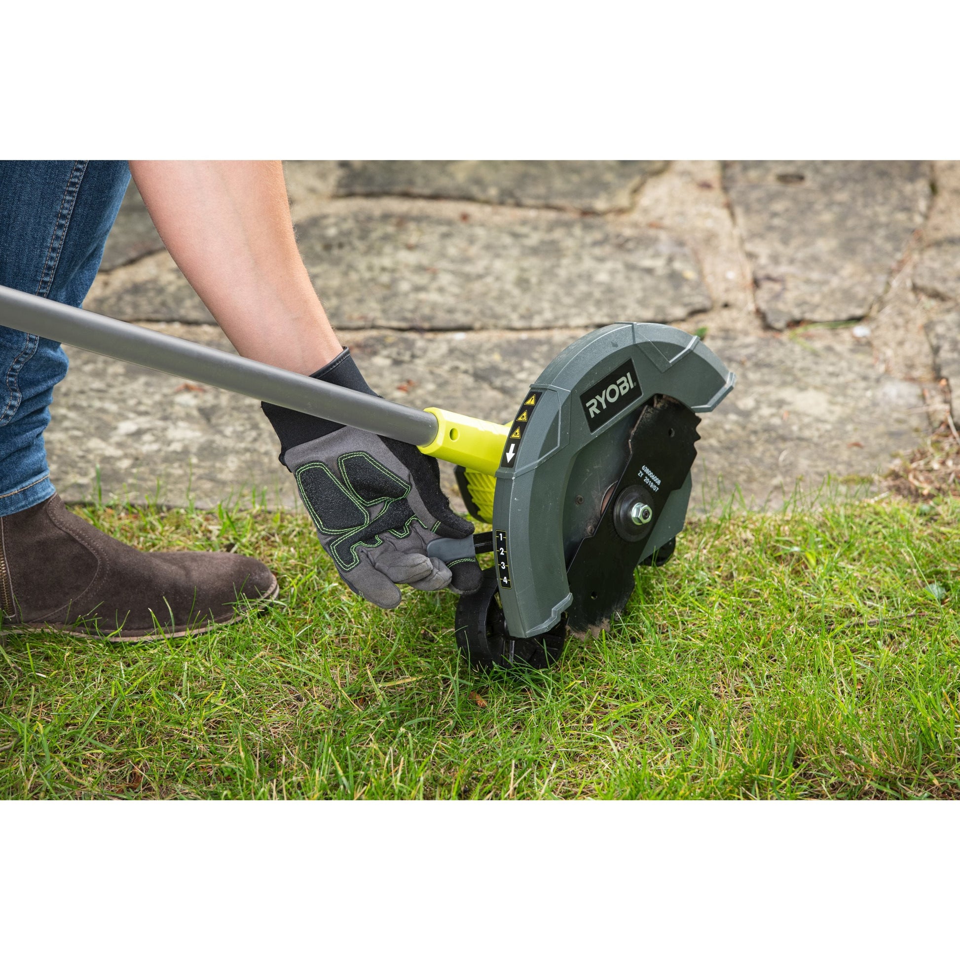 Trimmer pentru marginea peluzei 18V ONE+ (fara acumulator) - RY18EGA-0