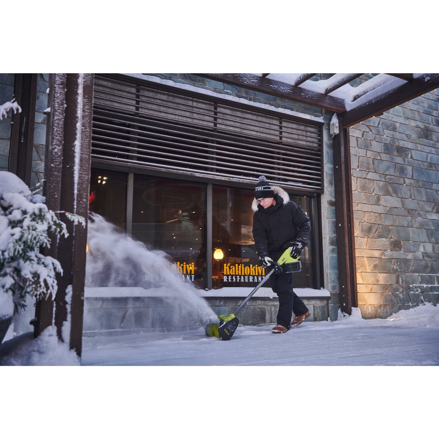 Lopata pentru zapada 18V ONE+, latime 25cm, cu acumulator 4.0Ah - RY18ST25A-140