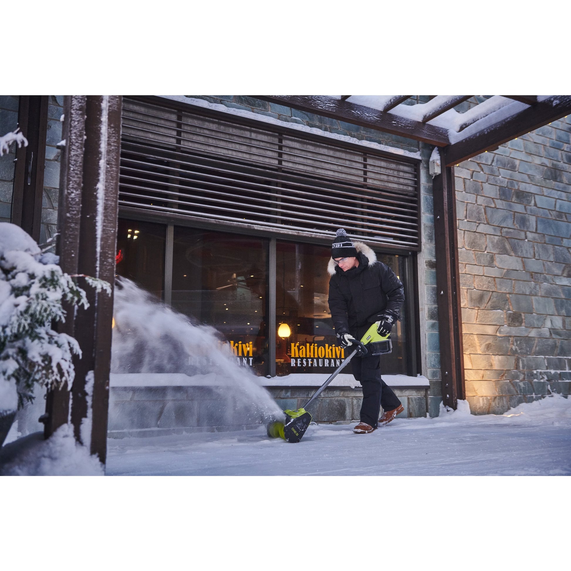 Lopata pentru zapada 18V ONE+, latime 25cm, cu acumulator 4.0Ah - RY18ST25A-140